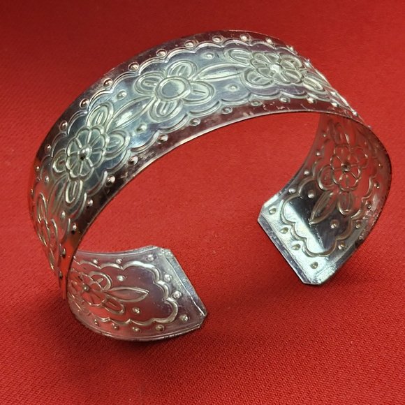 VTG Silver Copper Tone Metal Etched Flowers Cuff Bracelet - Picture 4 of 10